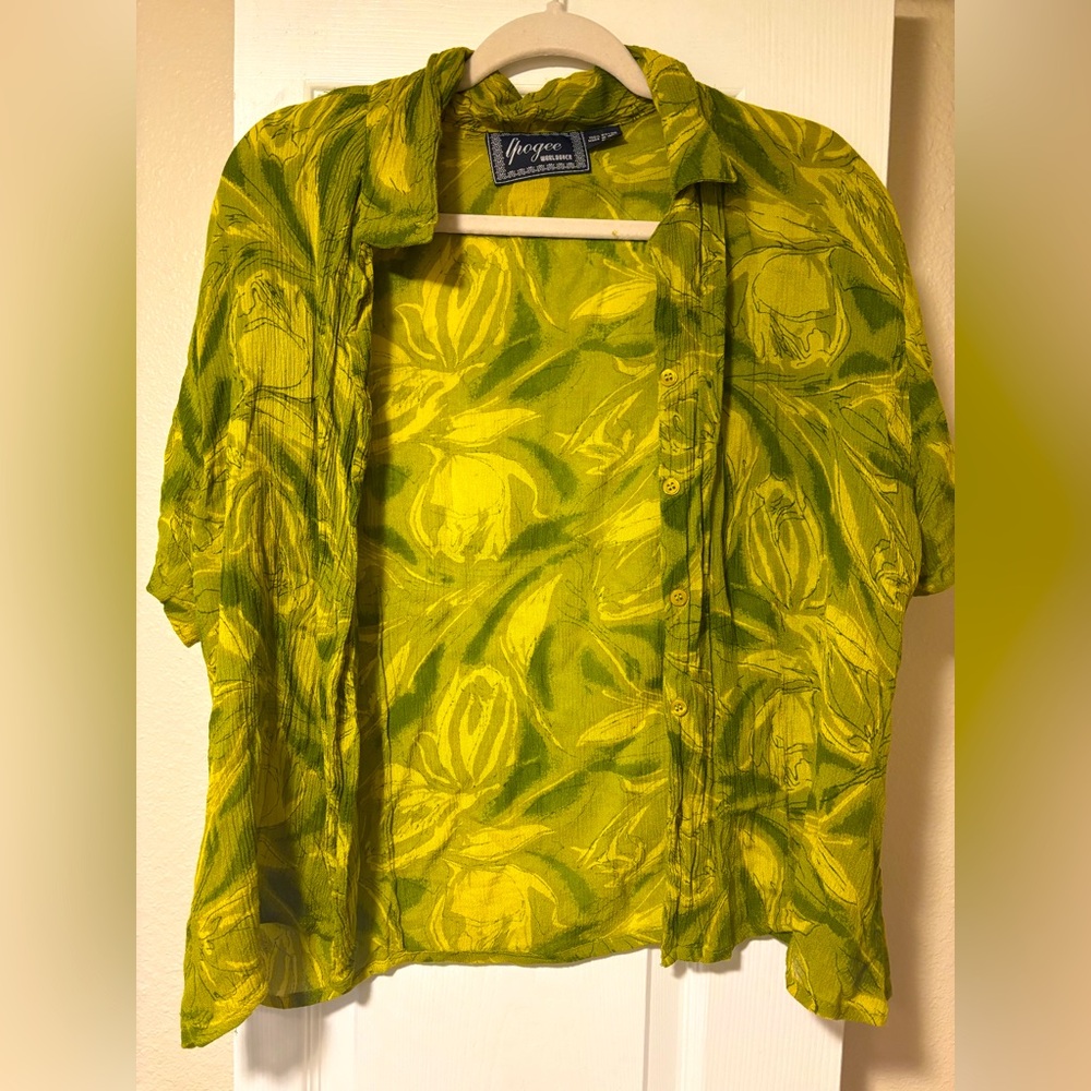 L’Pogee Button-Up Blouse – Size Large